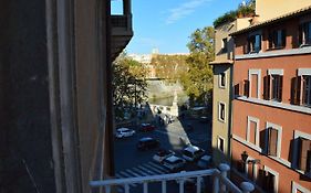 Una finestra su Castel Sant'Angelo